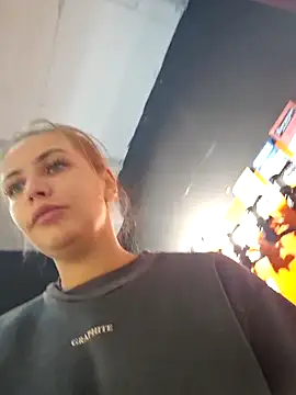 Keli Jessi online show from October 3, 2025, 5:43 pm