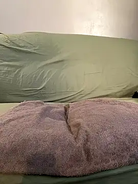 BruceIsHorny  online show from October 8, 2025, 4:04 pm