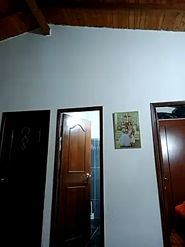 LunaZambrano online show from October 7, 2025, 12:35 pm