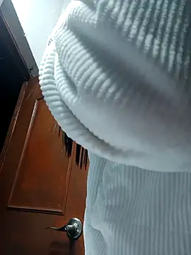 LunaZambrano online show from December 4, 2025, 3:49 am