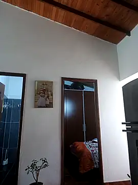 LunaZambrano online show from March 23, 2026, 4:11 pm