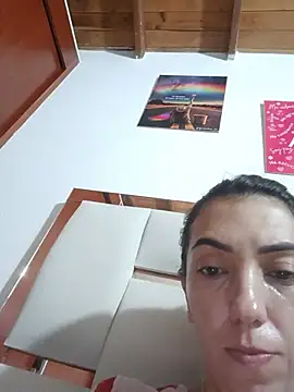 LunaZambrano online show from May 20, 2026, 4:18 am