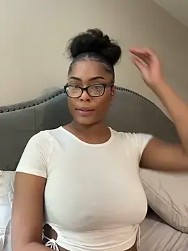 CandyLuxxxx online show from March 5, 2025, 10:32 pm