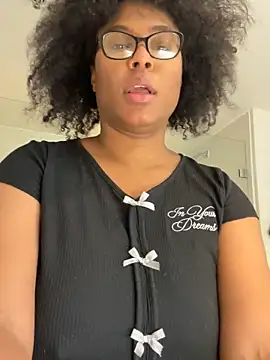 Snapshot of CandyLuxxxx chatting on April 5, 2026, 4:15 pm CandyLuxxxx online show from April 5, 2026, 4:15 pm
