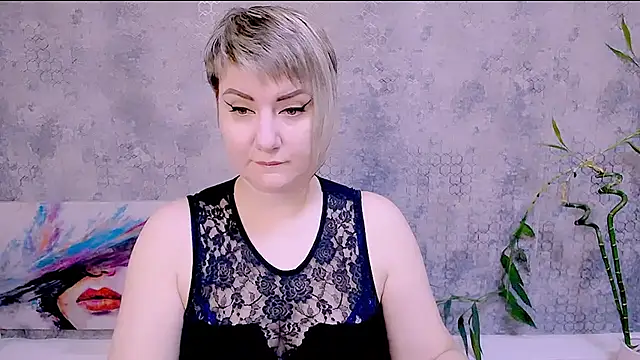 Djullia online show from October 25, 2025, 5:37 am