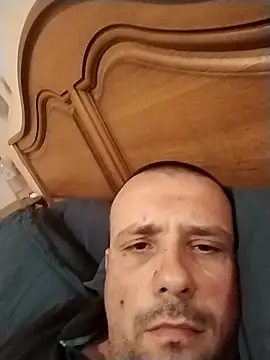 manubm03 online show from October 18, 2025, 1:23 pm