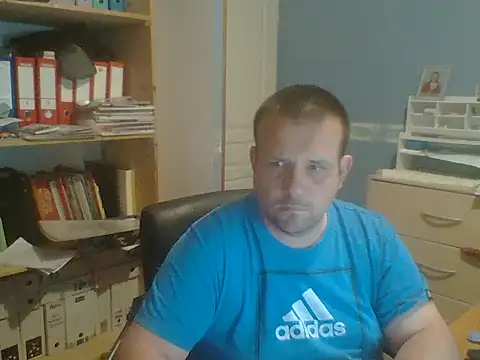 manubm03 online show from April 20, 2026, 8:21 pm