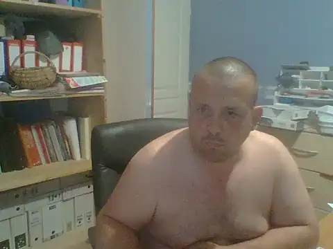 Snapshot of manubm03 chatting on May 24, 2026, 7:35 am manubm03 online show from May 24, 2026, 7:35 am