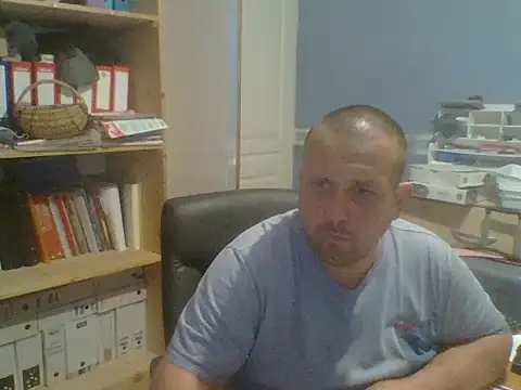 Snapshot of manubm03 chatting on May 27, 2026, 4:26 pm manubm03 online show from May 27, 2026, 4:26 pm