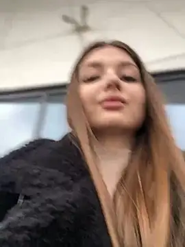 KrisMagnoly online show from March 1, 2025, 2:13 pm