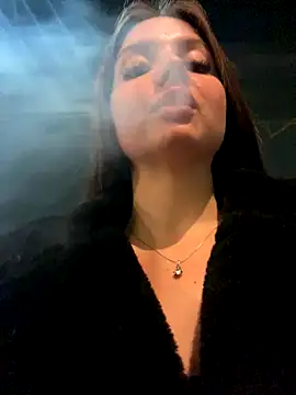 KrisMagnoly online show from October 26, 2025, 4:46 pm