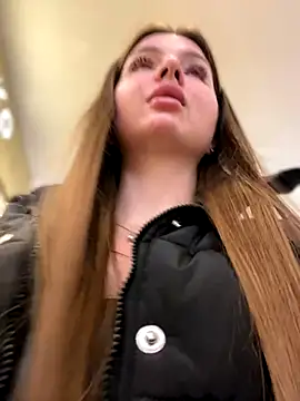 KrisMagnoly online show from October 31, 2025, 3:13 pm