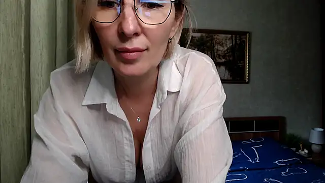 Snapshot of sensualEmilia chatting on May 29, 2026, 7:28 am sensualEmilia online show from May 29, 2026, 7:28 am