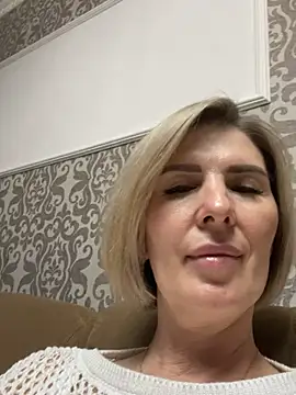 Snapshot of sensualEmilia chatting on June 7, 2026, 4:44 pm sensualEmilia online show from June 7, 2026, 4:44 pm