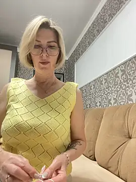 Snapshot of sensualEmilia chatting on June 10, 2026, 6:29 pm sensualEmilia online show from June 10, 2026, 6:29 pm