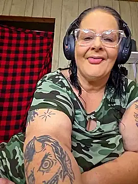 davisdesiresxh online show from October 8, 2025, 12:36 pm