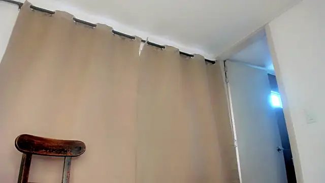 Genesis Sandoval online show from November 23, 2025, 6:08 pm