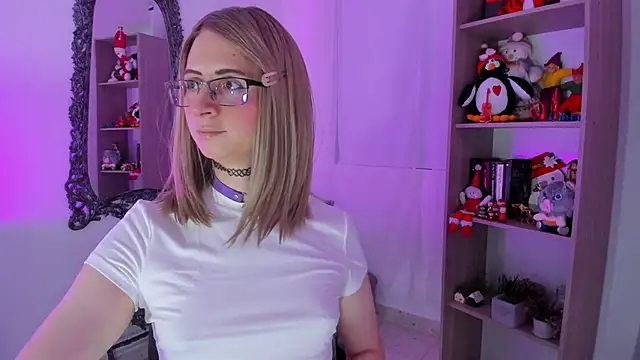 KimberlyJohnsoon online show from December 3, 2025, 3:21 pm