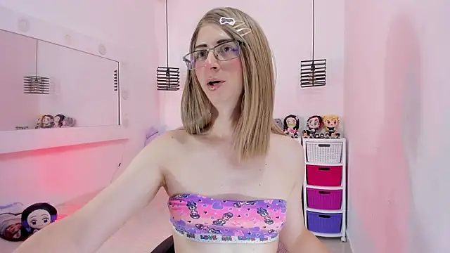 KimberlyJohnsoon online show from April 17, 2026, 9:18 pm