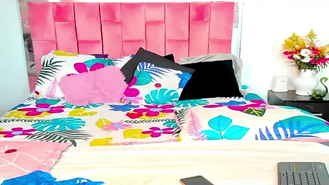 the queen aleja online show from October 31, 2025, 12:28 pm