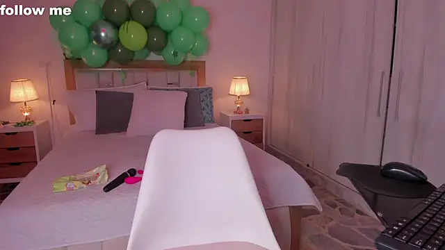 mia hank online show from March 21, 2025, 11:44 am