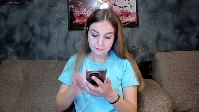 CassieMils online show from November 5, 2025, 4:18 pm