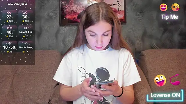 CassieMils online show from November 26, 2025, 3:29 am