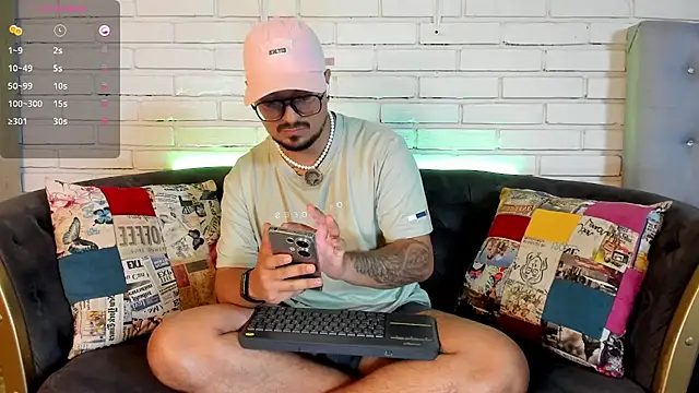 DaviidEvans  online show from November 29, 2025, 7:55 am