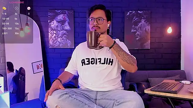 Snapshot of DaviidEvans_ chatting on February 5, 2026, 1:49 pm DaviidEvans online show from February 5, 2026, 1:49 pm