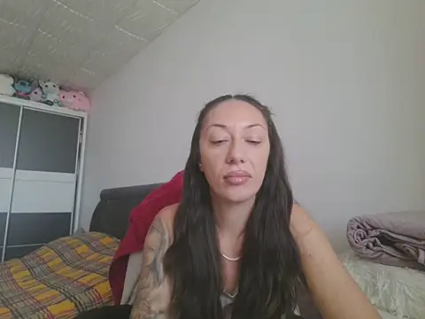 Snapshot of MeliEva chatting on October 21, 2025, 10:49 am MeliEva online show from October 21, 2025, 10:49 am