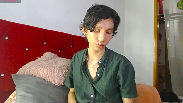 LAICK 01 online show from April 18, 2026, 5:44 am