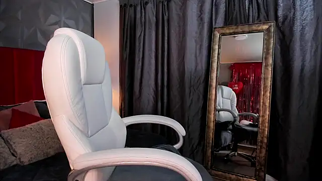 Snapshot of _Nicoletteshea_ chatting on February 10, 2025, 10:09 pm Nicoletteshea online show from February 10, 2025, 10:09 pm