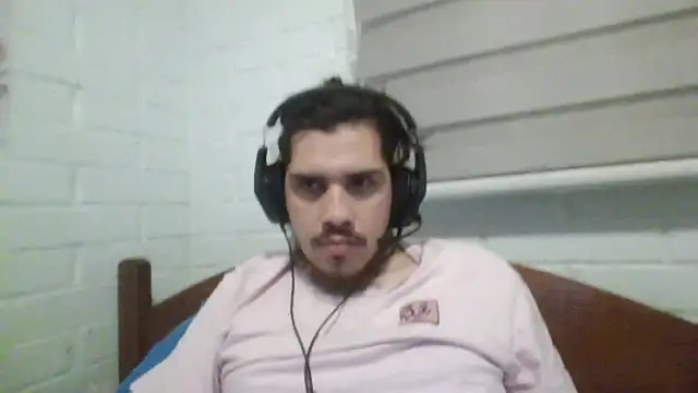 Snapshot of hung_weeb chatting on December 6, 2024, 2:02 am hung weeb online show from December 6, 2024, 2:02 am