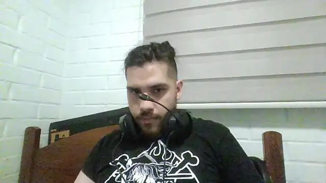 Snapshot of hung_weeb chatting on January 23, 2025, 1:30 am hung weeb online show from January 23, 2025, 1:30 am