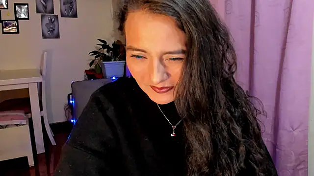 emma luxy online show from April 2, 2026, 5:05 am