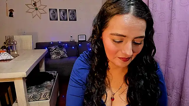 emma luxy online show from April 23, 2026, 11:40 pm