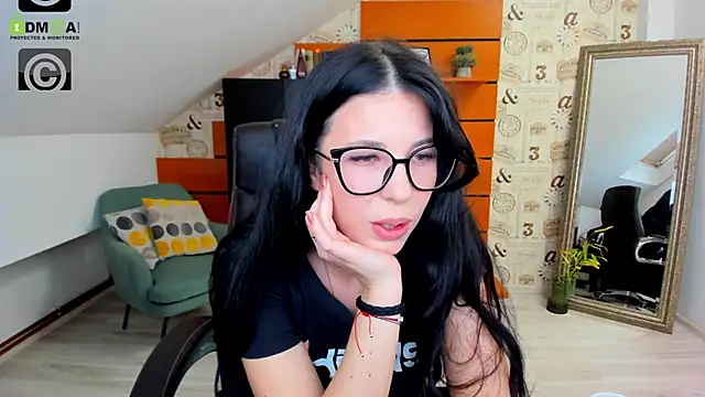 EmillyTaylor online show from February 10, 2025, 7:47 am