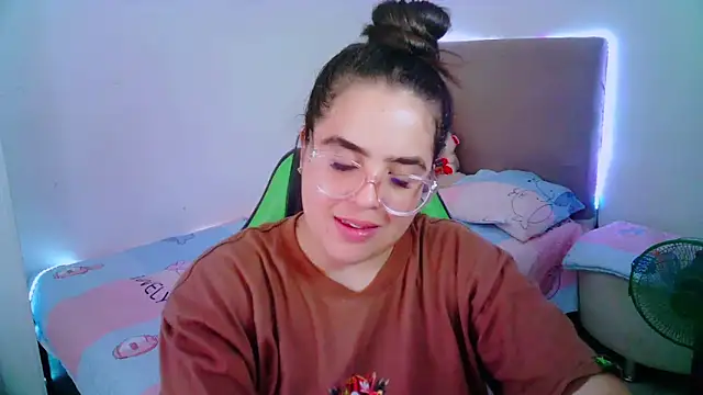 Snapshot of _alicia_z chatting on February 2, 2025, 5:59 pm alicia z online show from February 2, 2025, 5:59 pm