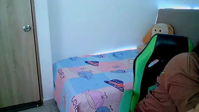 Snapshot of _alicia_z chatting on February 18, 2025, 5:31 pm alicia z online show from February 18, 2025, 5:31 pm