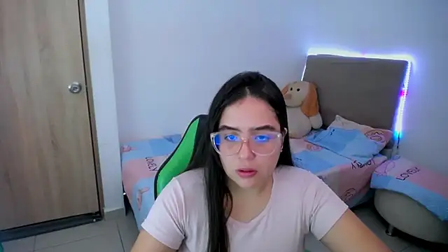 Snapshot of _alicia_z chatting on February 25, 2025, 5:36 pm alicia z online show from February 25, 2025, 5:36 pm