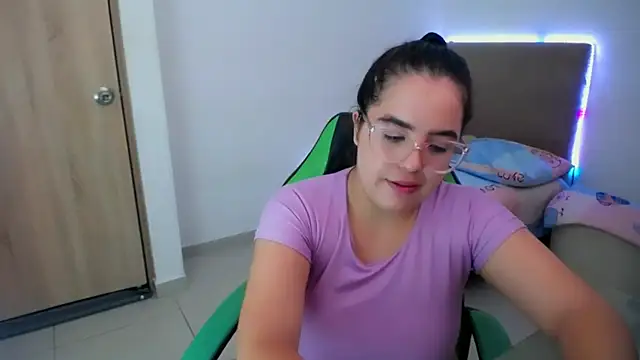 Snapshot of _alicia_z chatting on March 19, 2025, 8:54 pm alicia z online show from March 19, 2025, 8:54 pm