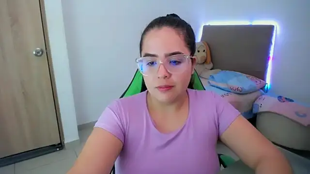 Snapshot of _alicia_z chatting on March 20, 2025, 12:08 am alicia z online show from March 20, 2025, 12:08 am