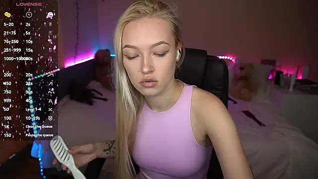 AmandaFiree online show from October 11, 2025, 6:34 am