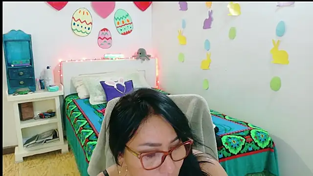 hottplay online show from April 9, 2026, 7:19 pm