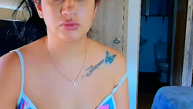 sara2520 online show from April 11, 2026, 8:35 pm