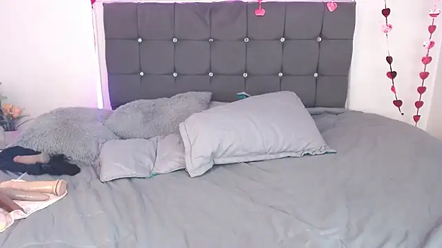 selena yourmilf online show from March 11, 2025, 7:25 pm