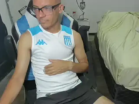 Snapshot of guachin_hunk chatting on December 19, 2024, 7:40 pm guachin hunk online show from December 19, 2024, 7:40 pm