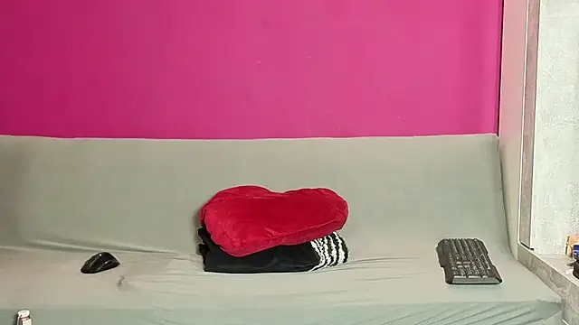 Young Strawberryy online show from October 18, 2025, 8:04 am