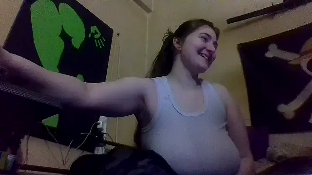 Snapshot of Snowbunnycake_131 chatting on December 31, 2024, 3:01 am Snowbunnycake 131 online show from December 31, 2024, 3:01 am