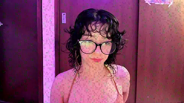  Lunnaa  online show from November 20, 2025, 2:34 am